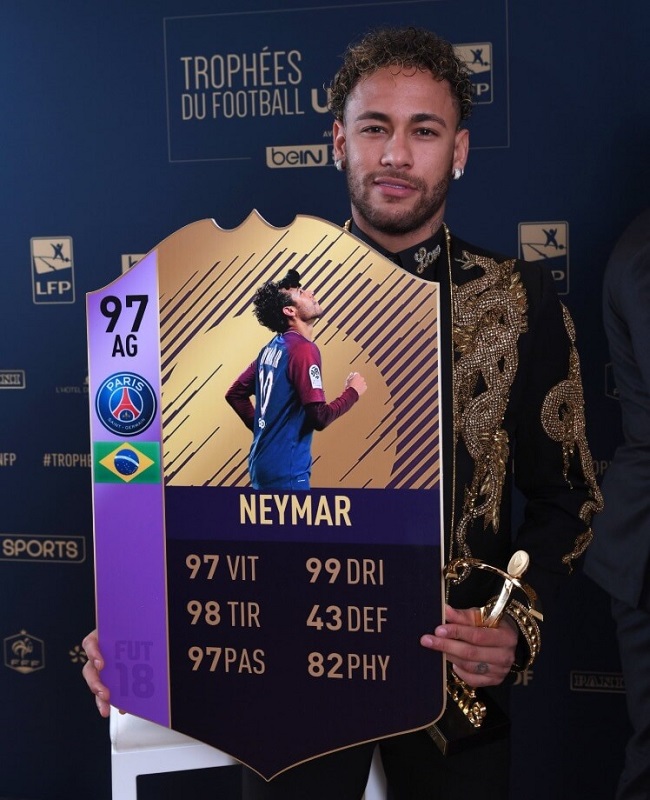 Neymar POTY con la sua carta FUT