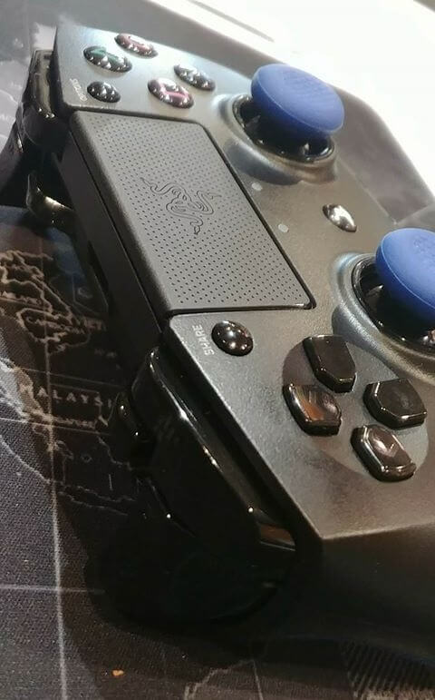 I pulsanti frontali del controller PS4 Razer Raijiu