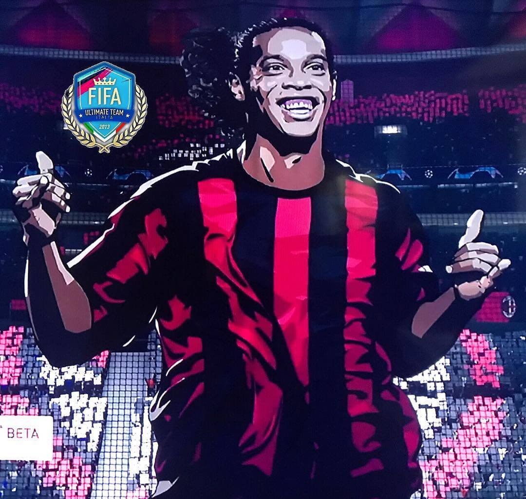 Ronaldinho al Milan, la gigantografia presente sugli spalti in FIFA 19