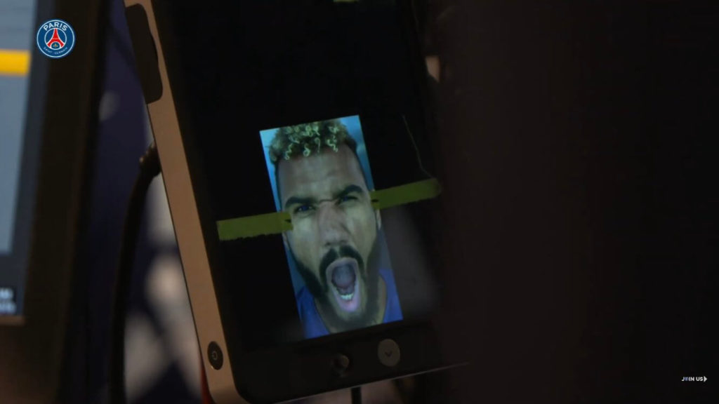 Choupo-Moting del PSG durante il face scan per FIFA 20