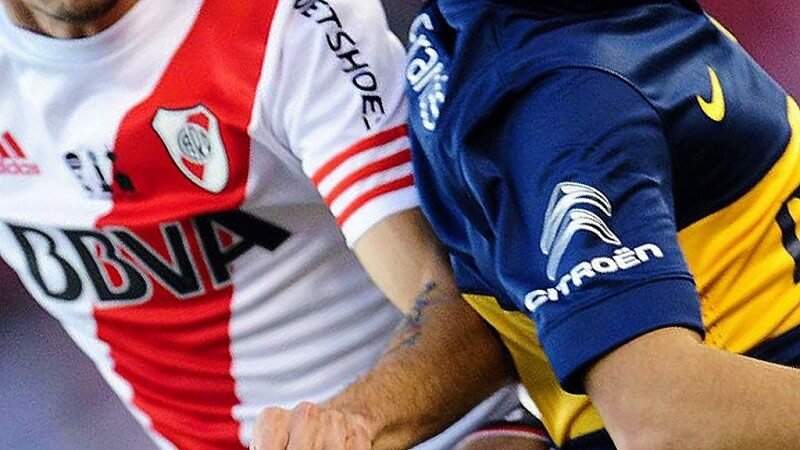 Tutta la rivalità fra Boca Juniors e River Plate in una foto